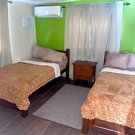 Centrally Located, Private, 1 Bedroom Apartment. วิลเลมสตัด ภายนอก รูปภาพ